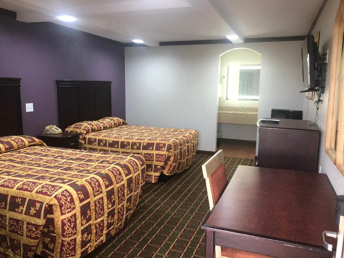 American Inn And Suites Виктория Экстерьер фото